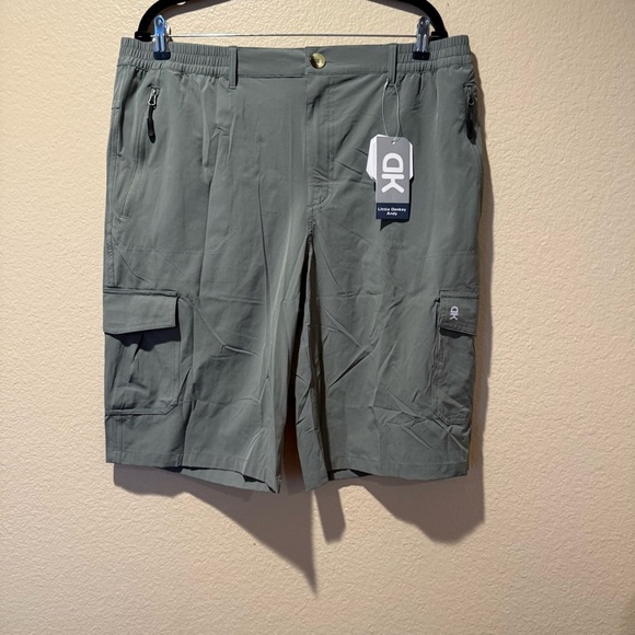 Little Donkey Andy Men's Cargo Shorts - Green - Picture 2 of 11